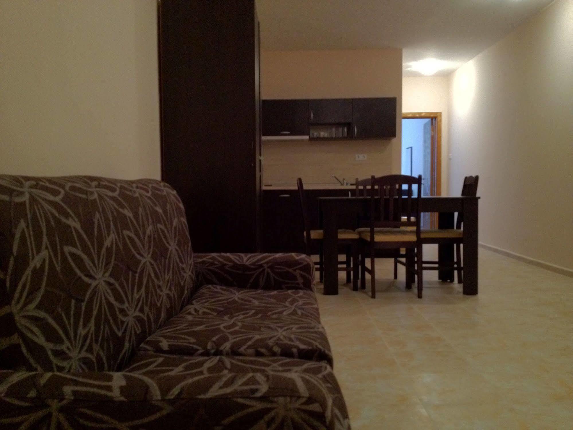 Arizona Del Mar Apartment Pomorie Bagian luar foto