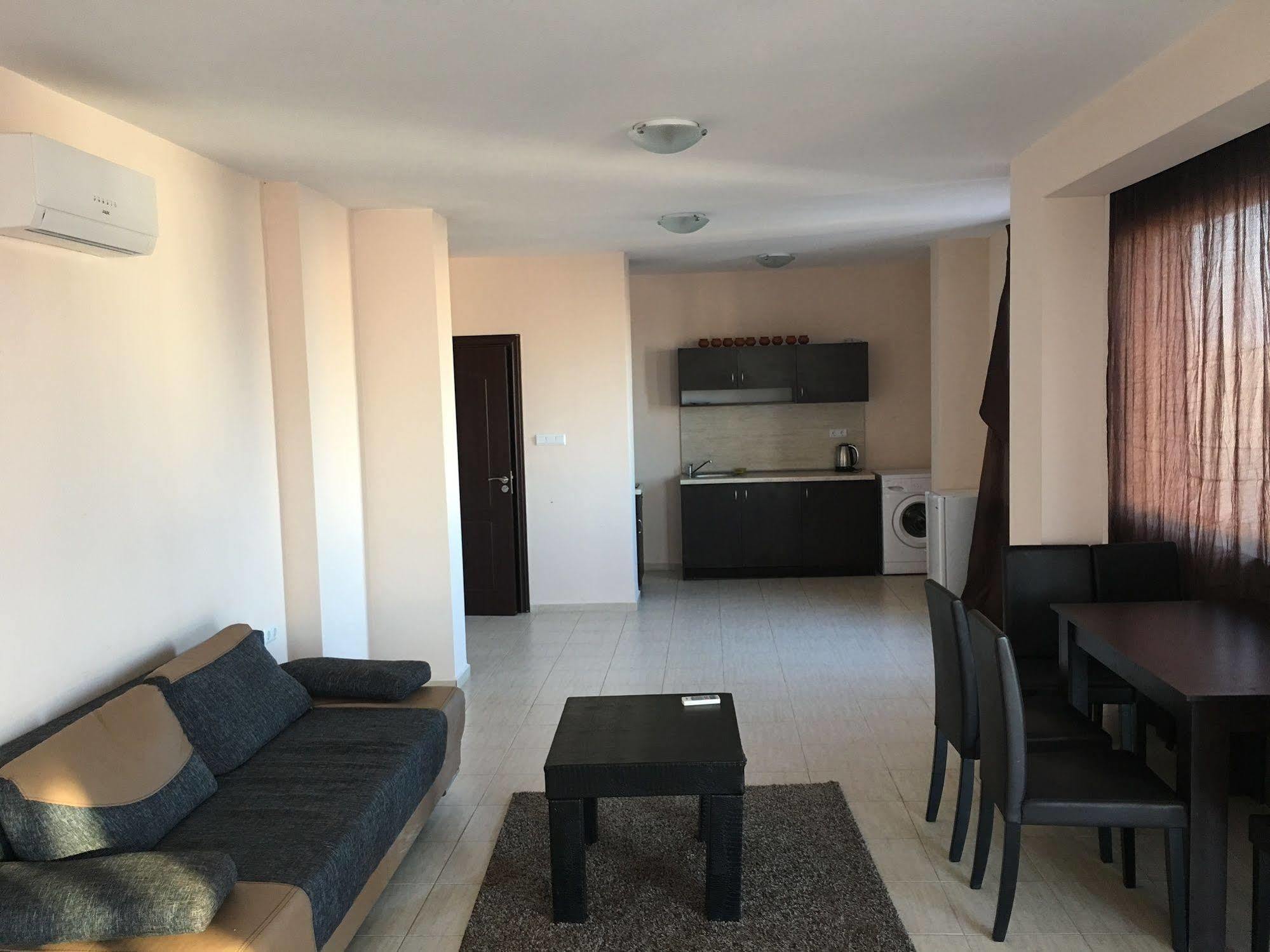 Arizona Del Mar Apartment Pomorie Bagian luar foto