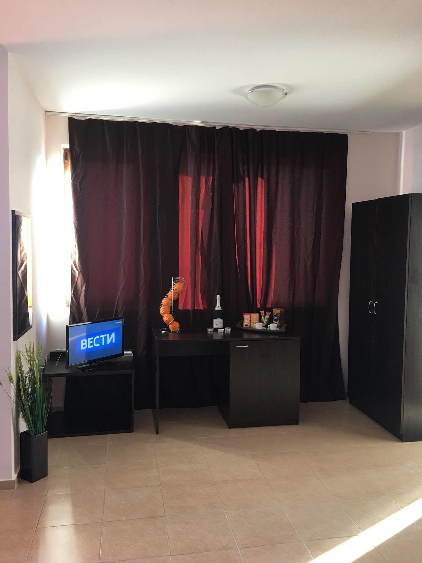 Arizona Del Mar Apartment Pomorie Bagian luar foto