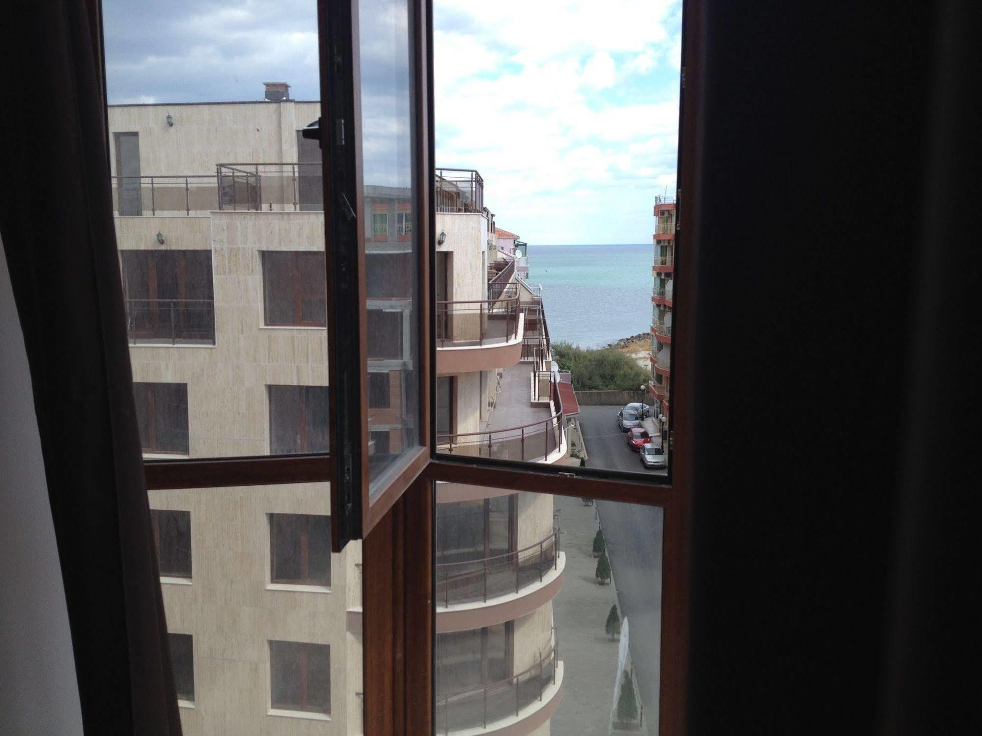 Arizona Del Mar Apartment Pomorie Bagian luar foto