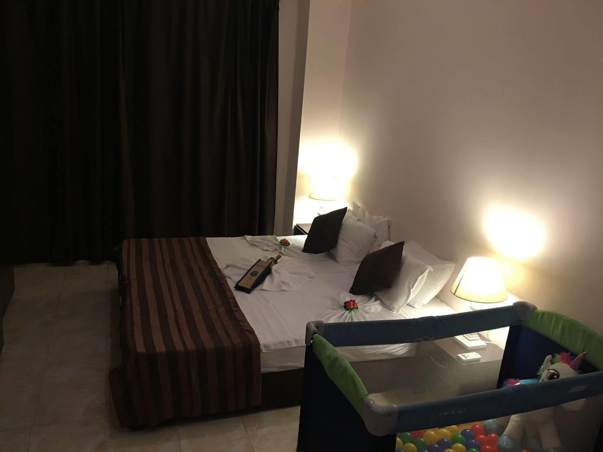 Arizona Del Mar Apartment Pomorie Bagian luar foto