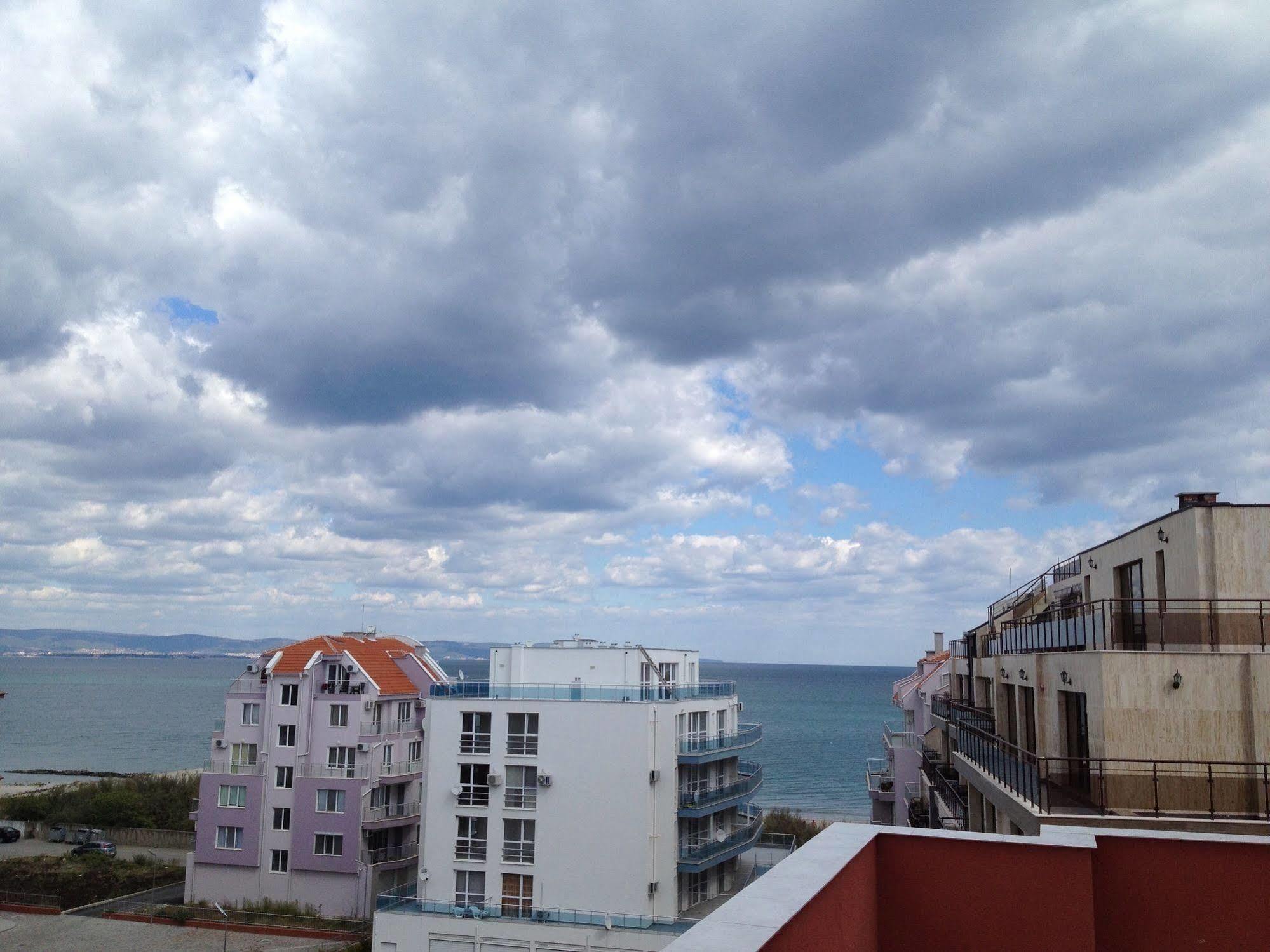 Arizona Del Mar Apartment Pomorie Bagian luar foto